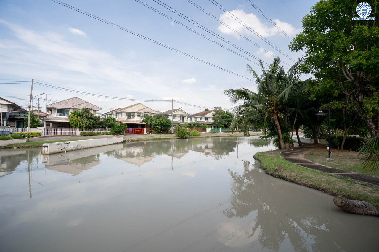 บ้านมือสองตกแต่งใหม่ โครงการ พฤกษ์ลดา พุทธสาคร แบรนด์ LH รองรับทุกความสุข เนื้อที่ 53.1 ตร.ว. ฟังก์ชัน 3 ห้องนอน 2 ห้องน้ำ จอดรถได้ 2 คัน บนทำเลใกล้ The Mall บางแค และเชื่อมต่อถนนเพชรเกษม, ถนนพุทธมณฑลสาย4 ใกล้โครงการรถไฟฟ้าสายสีน้ำเงิน "สถานีหลักสอง"